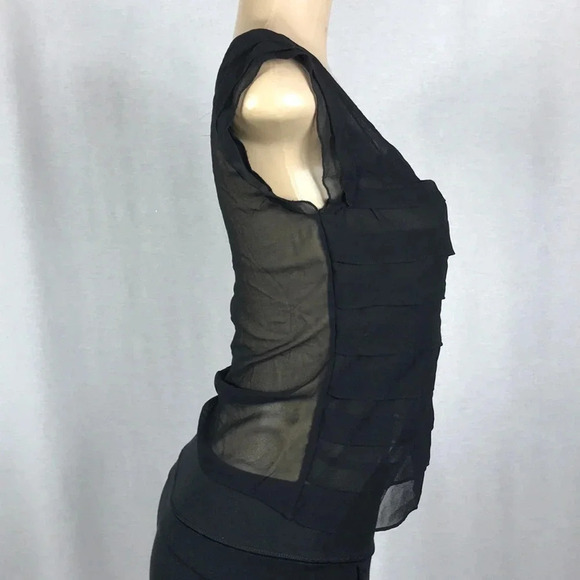 Guess Size Small Sheer Ruffle Zipper Closure Top. Preloved - Picture 3 of 6